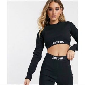NWT Nike Ribbed Compression Crop Top 💕